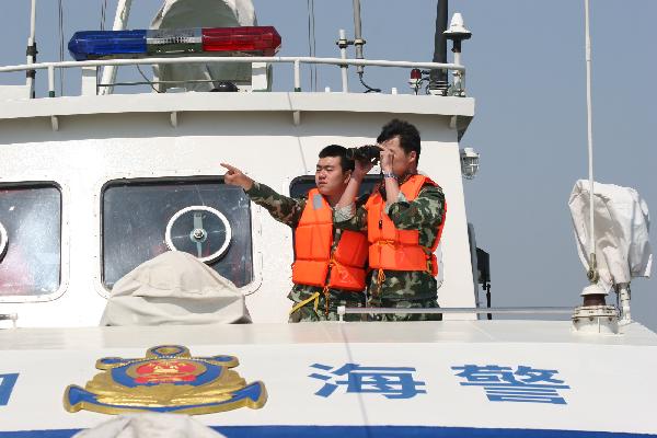 Local police crack down on illegal fishing activities in E China