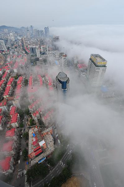 China's Yantai silk-like advection fog