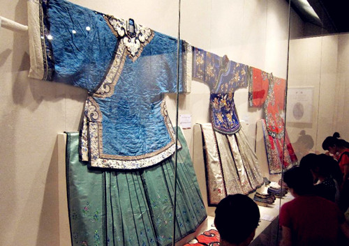 Precious clothes displayed in Kong family mansion in Jinan
