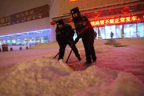 Yantai witnesses first snow in this year