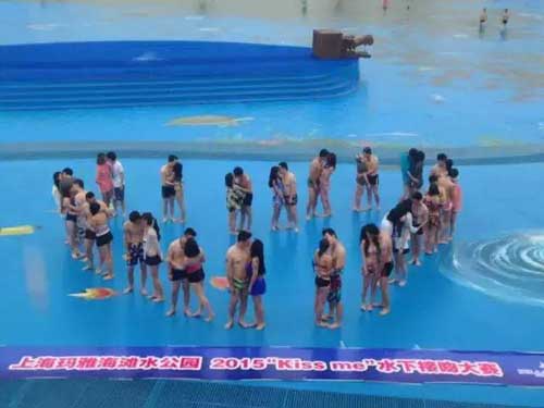 Underwater kiss contest at Shanghai Playa Maya Water Park
