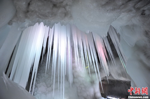 Extraordinary beauty in Shanxi's million-year-old ice cave