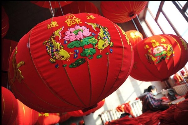 Villagers make red lanterns to greet Spring Festival in China's Shanxi