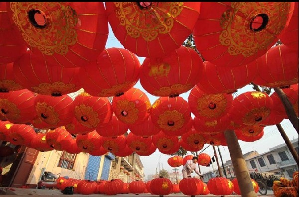 Villagers make red lanterns to greet Spring Festival in China's Shanxi