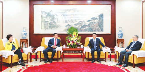 Former KMT chairman visits Shanxi