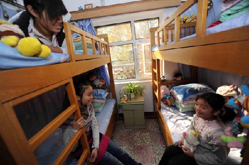Life in orphans' home in North China city