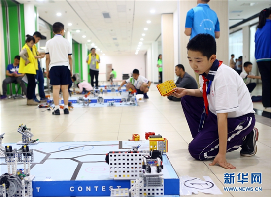 Tianjin youth challenge robot world