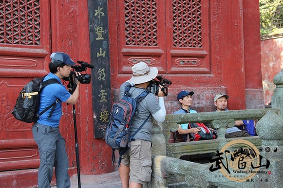 South Korean TV crew shoots program in Wudang Mountains