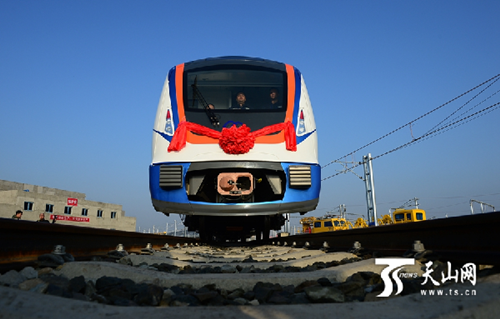 First Urumqi subway carriage unveiled to public