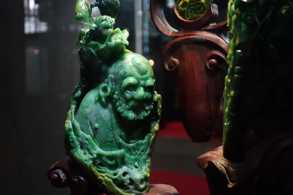 Jade carving works at Yunnan Cultural Industry Expo