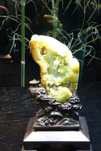 Jade carving works at Yunnan Cultural Industry Expo