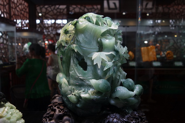 Jade carving works at Yunnan Cultural Industry Expo