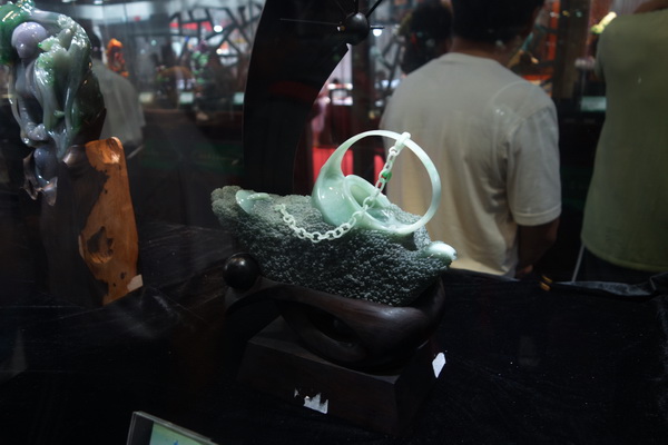 Jade carving works at Yunnan Cultural Industry Expo