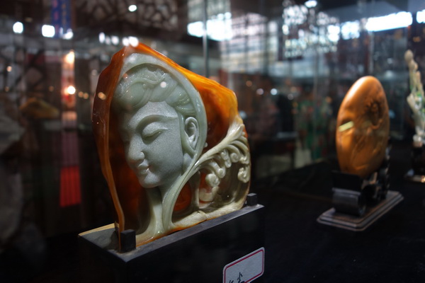 Jade carving works at Yunnan Cultural Industry Expo