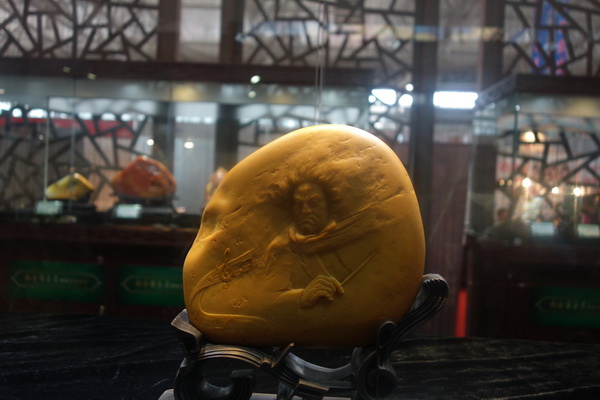 Jade carving works at Yunnan Cultural Industry Expo