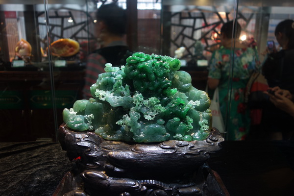 Jade carving works at Yunnan Cultural Industry Expo