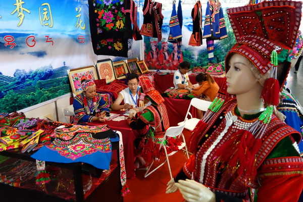 Yunnan Cultural Industry Expo draws great attention