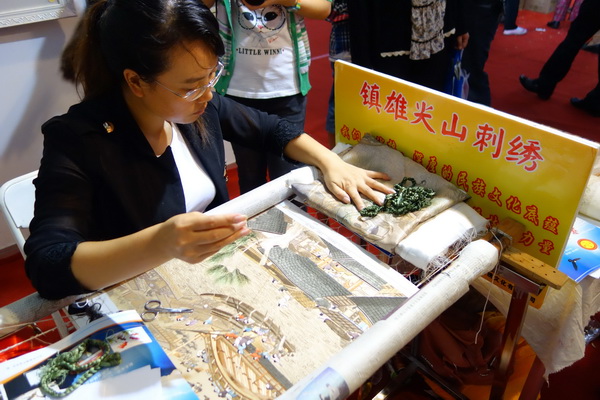 Yunnan Cultural Industry Expo draws great attention