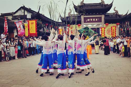 Dragon Boat Festival activities in Zhouzhuang