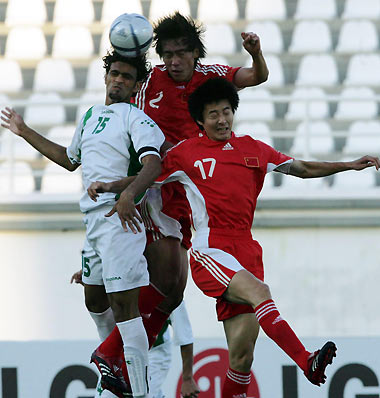 China's Chen Tao (L) and Iraq's Qusay Aboudy fight for the ball during their AFC Asian Cup 2007 qualifier soccer match at Khalifa Bin Zayed Stadium in Al Ain, United Arab Emirates March 1, 2006 [Reuters]