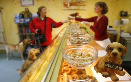 'Dog's Goodies' shop owner Janine Saraniti-Lagerin (R) sells dog biscuits in her dogs-only bakery in the western German city of Wiesbaden January 8, 2007. Saraniti-Lagerin, a former florist, sells her self-baked dog biscuits and fancy cakes to clients from many countries. 