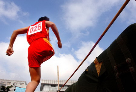 A man prepares to high jump during the fourth Sports Meeting for the Disabled in Hefei, East China's Anhui Province, September 17, 2006. [Wu Fang/Xin'an Evening News]