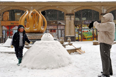 Heavy snow sweeps Beijing and other regions