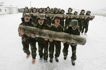 South Korean students train in winter military camp