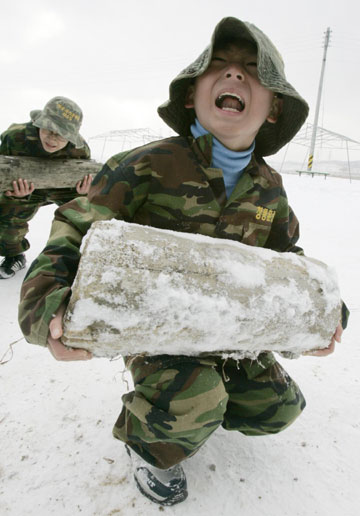 South Korean students train in winter military camp