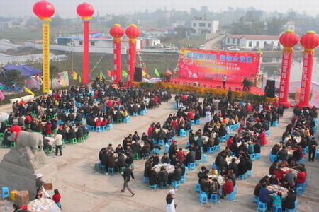 1,100 gather for Baotang Banquet