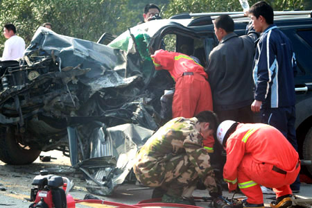 7 dead, 50 injured in bus crash