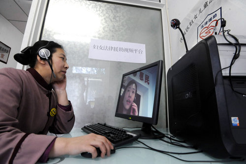 Women get legal service via webcam in Shenyang