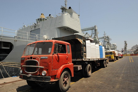 Supply ship <EM>Qiandaohu</EM> docks at Gulf of Aden