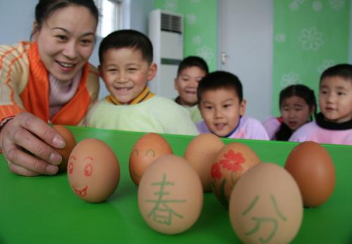 Erecting eggs to greet vernal equinox