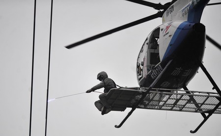 In-flight live-wire maintenance in Wuhan