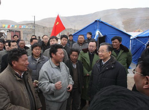 Chinese Premier continues visit in quake-hit Yushu