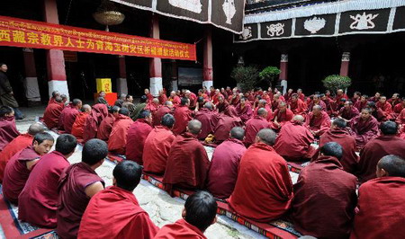 Monks pray for quake victims