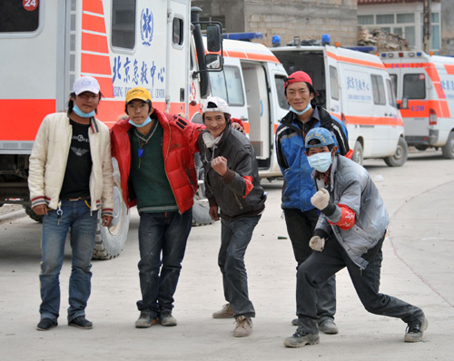 Young people volunteer in Yushu