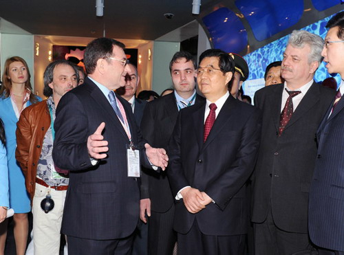 President Hu visits Shanghai Expo