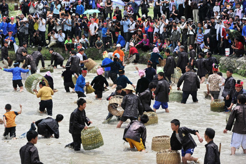 Miao people celebrate Sisters Festival