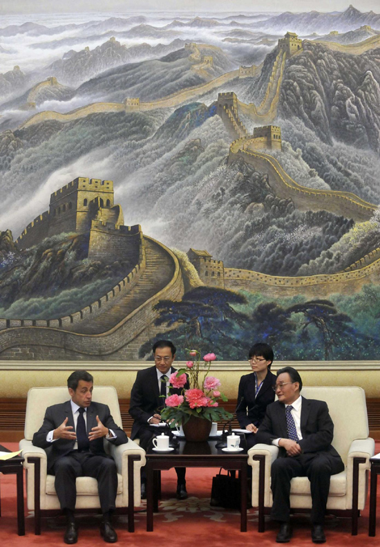 China's top legislator meets French president