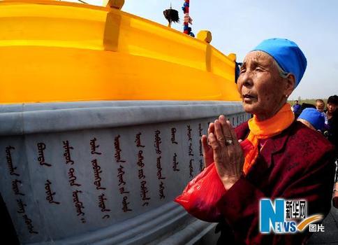 Thousands honor Genghis Khan in annual memorial rites