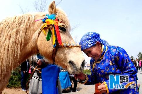 Thousands honor Genghis Khan in annual memorial rites