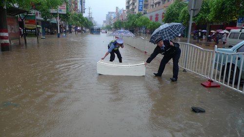 Heavy rain hits Hunan, at least 5 dead