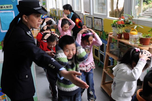 Quake drill held at kindergarten in Nanjing