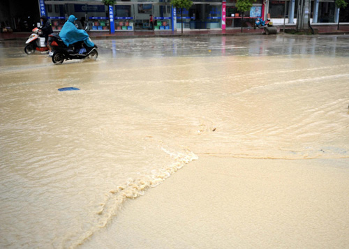 42,000 relocated in rainstorms in C China