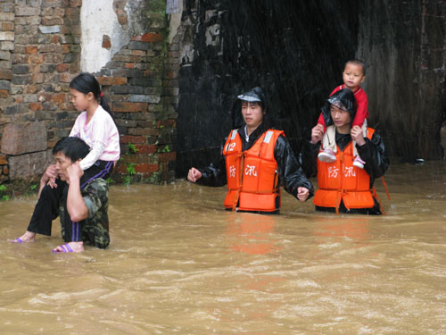 Cities in S China affected by heavy rain