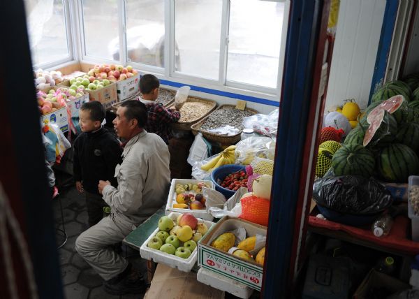 Fruit vender raises more than 10 orphans