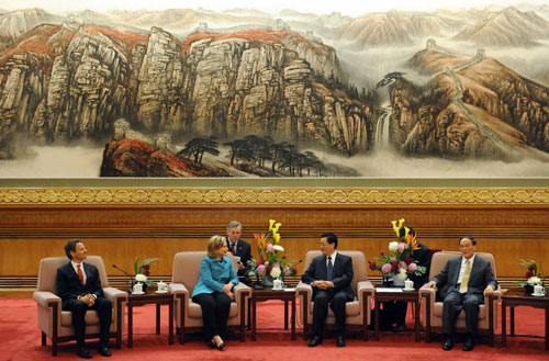 Hu meets with US delegation in Beijing