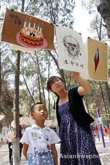 Volunteers promote World No Tobacco Day in E China